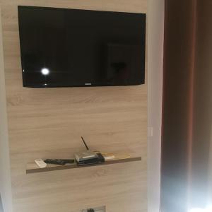 TV a/nebo společenská místnost v ubytování Ellen Apartamento T0 - Inforsal