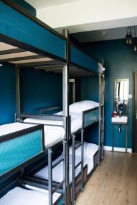 Giường tầng trong phòng chung tại Amsterdam Hostel Sarphati