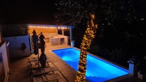 a swimming pool at night with a tree and lights at Il Nido B&B in San Vito Chietino