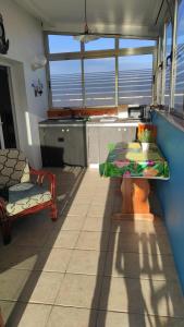 Fotografia z galérie ubytovania Ático Arinaga con vistas , jacuzzi , terraza y barbacoa v destinácii Arinaga