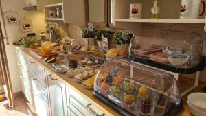 Jedlo v ubytovaní bed & breakfast alebo blízkom okolí
