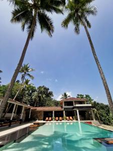 Tabula Rasa Resort & Spa内部或周边的泳池