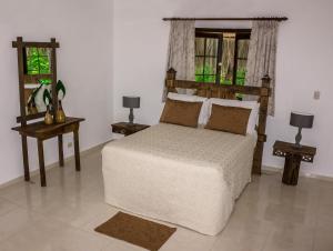 Postel nebo postele na pokoji v ubytování Hotel Rancho Don Cesar