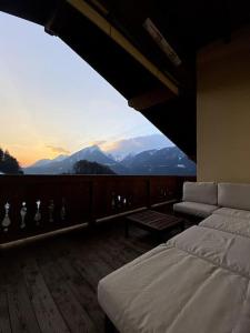 Fotografie z fotogalerie ubytování Panorama Penthouse mit Sauna & großem Balkon v destinaci Gallzein