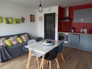 Кухня или мини-кухня в L Îlot de la Baie, super studio 4p face à la mer, parking gratuit, wifi, classé 2 étoiles à Fort Mahon Plage, Baie de Somme
