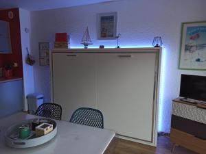 Кухня или мини-кухня в L Îlot de la Baie, super studio 4p face à la mer, parking gratuit, wifi, classé 2 étoiles à Fort Mahon Plage, Baie de Somme

