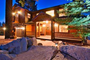 Luxury Cabin-Walk to Bear Mountain Resort, Trails & Golf