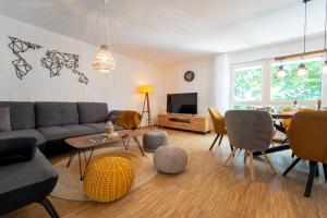 a living room with a couch and a table at dreamcation - Ehemaliges Pfarrhaus, 3D-Tour, 4 SZ, Terrasse, BBQ, Küche, Garten, 140qm in Kelheim