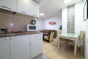 Gallery image of Sea Of Galilee 2Bdrm Apartments in Tiberias - דירות 2 חדרי שינה וסלון עם נוף לכנרת בטבריה in Tiberias