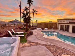 Πισίνα στο ή κοντά στο Trendy Desert Getaway Pool, Spa, Game Room