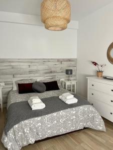 Ένα ή περισσότερα κρεβάτια σε δωμάτιο στο Apartamentos La Higuera 1