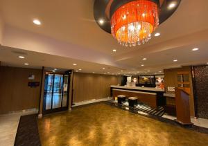 a lobby with a restaurant with a chandelier at APA Hotel Hachioji Eki Kita in Hachioji