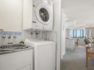 Kuchyň nebo kuchyňský kout v ubytování Cheltenham Apartments Unit 11 40 King St