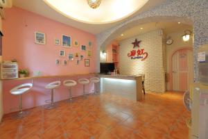 TV a/nebo společenská místnost v ubytování Rainbow B&B