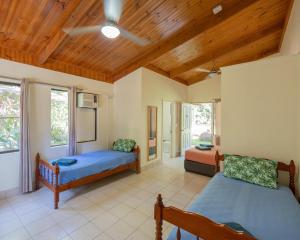 Postel nebo postele na pokoji v ubytování Daintree Siesta