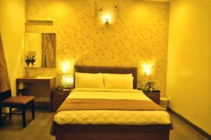 Postel nebo postele na pokoji v ubytování Hotel Arunachala