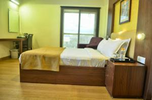 Postel nebo postele na pokoji v ubytování Hotel Arunachala