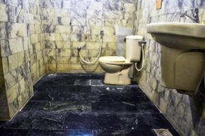 Koupelna v ubytování Hotel Arunachala