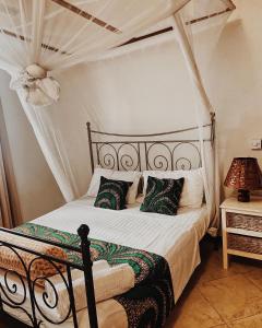 a bedroom with a bed with a canopy at Villa Fiona in Marumbi
