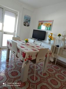 TV a/nebo společenská místnost v ubytování Mamalina Residence