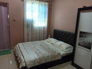 Säng eller sängar i ett rum på Telipok Jaya Homestay