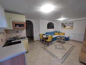 Kuchyň nebo kuchyňský kout v ubytování Apartments Vesna