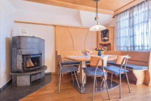 a dining room with a table and a fireplace at Apartment Vigl Lodge in Collalbo