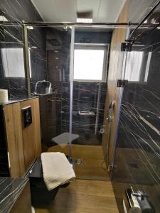 Ванная комната в Assaraya Palace Hotel