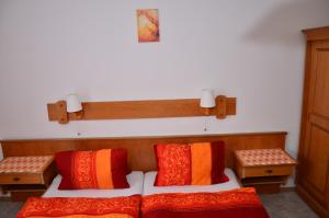 Postel nebo postele na pokoji v ubytování Haus Dachstein Schnitzer