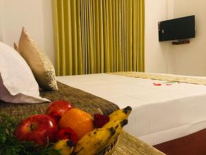 Munnar Hills Homestay tesisinde bir odada yatak veya yataklar