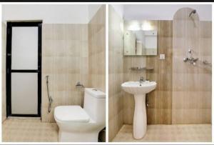Duas fotografias de uma casa de banho com WC e lavatório. em Hotel The Lake em Pokhara