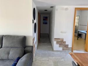 Posedenie v ubytovaní Encantador ático con chimenea y piscina en Almería