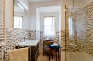Kúpeľňa v ubytovaní JOIVY Superb Flat Near Christopher Columbus' House