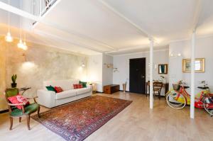 Posedenie v ubytovaní JOIVY Superb Flat Near Christopher Columbus' House