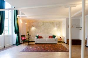 Posedenie v ubytovaní JOIVY Superb Flat Near Christopher Columbus' House