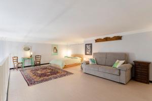 Posedenie v ubytovaní JOIVY Superb Flat Near Christopher Columbus' House