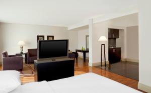TV a/nebo společenská místnost v ubytování Mak Albania Hotel