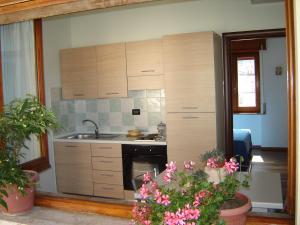 Kuchyň nebo kuchyňský kout v ubytování Residence La Piazzetta