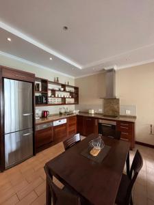 Kuchyň nebo kuchyňský kout v ubytování Eden Luxury Apartment P13 A2