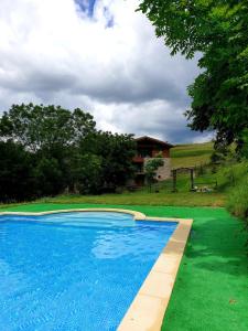 Swimmingpoolen hos eller tæt på Turismo Rural Casa del Batlle