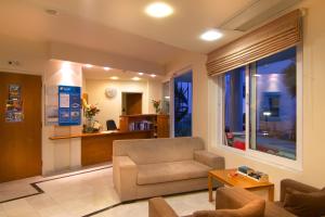 Posezení v ubytování Radamanthy's Hotel Apartments + 37 fotografií