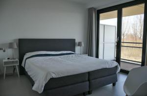 Ένα ή περισσότερα κρεβάτια σε δωμάτιο στο Appartement aan jachthaven met zicht op Veerse meer