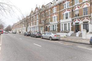 1 Bedroom Flat next to Holland Park!