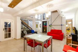 Fotografia z galérie ubytovania JOIVY Vibrant Open-Plan Apt for 6 in Historic Centre v Janove