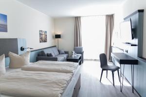 Ein Bett oder Betten in einem Zimmer der Unterkunft TIDE Hotel