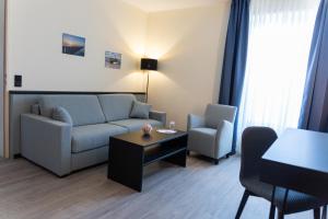 Ein Sitzbereich in der Unterkunft TIDE Hotel
