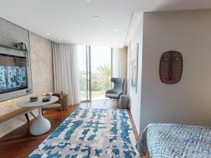 Cama ou camas em um quarto em Dan Caesarea Resort