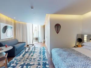 Cama ou camas em um quarto em Dan Caesarea Resort