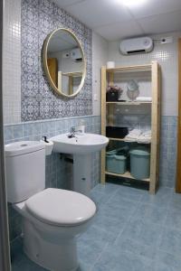 Koupelna v ubytování Apartamentos Erlueta