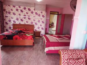 Postel nebo postele na pokoji v ubytování SkylineInn Hotel